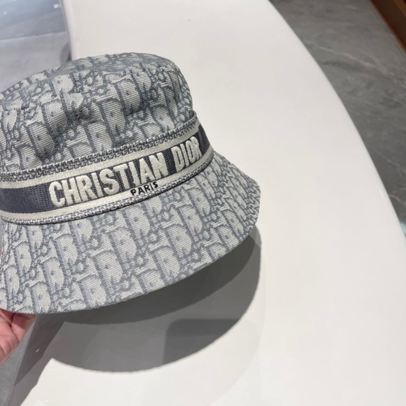 CHRISTIAN DIOR